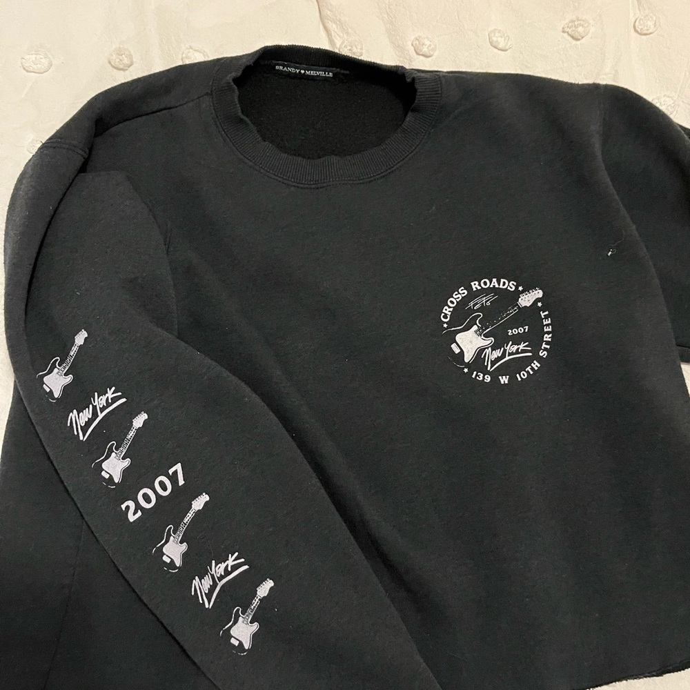 Black cropped Brandy Melville crewneck